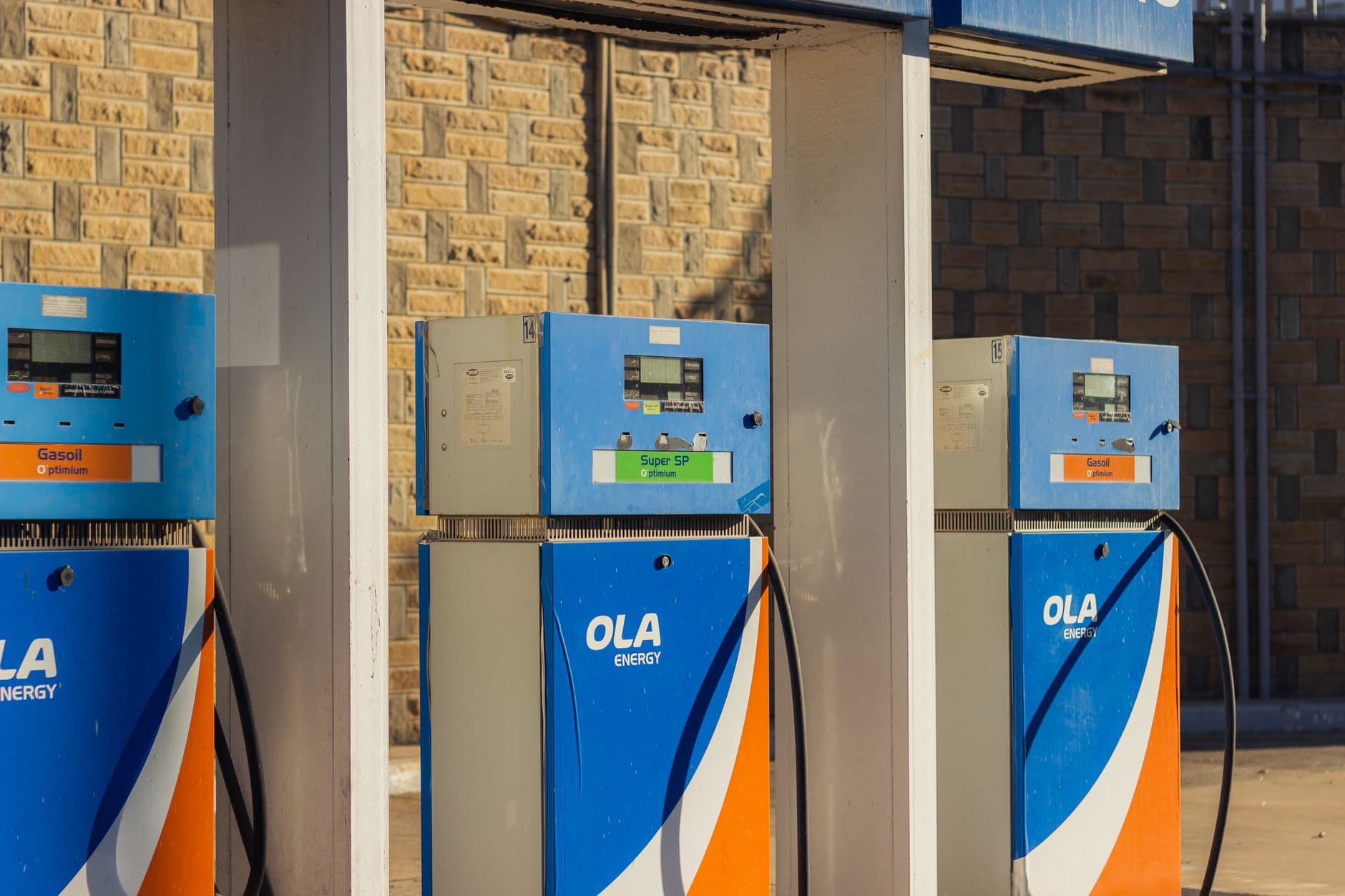 Oil Prices Plunge as U.S. and Iran Near War Resolution
